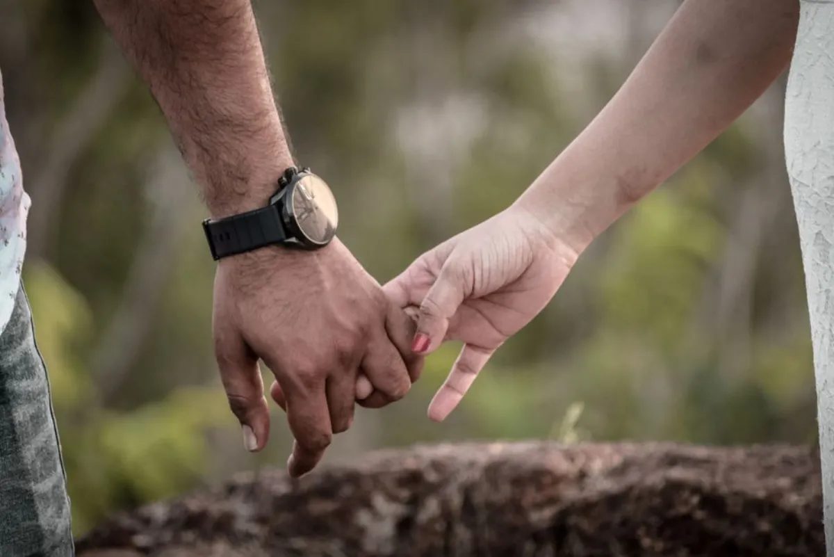 couple hands